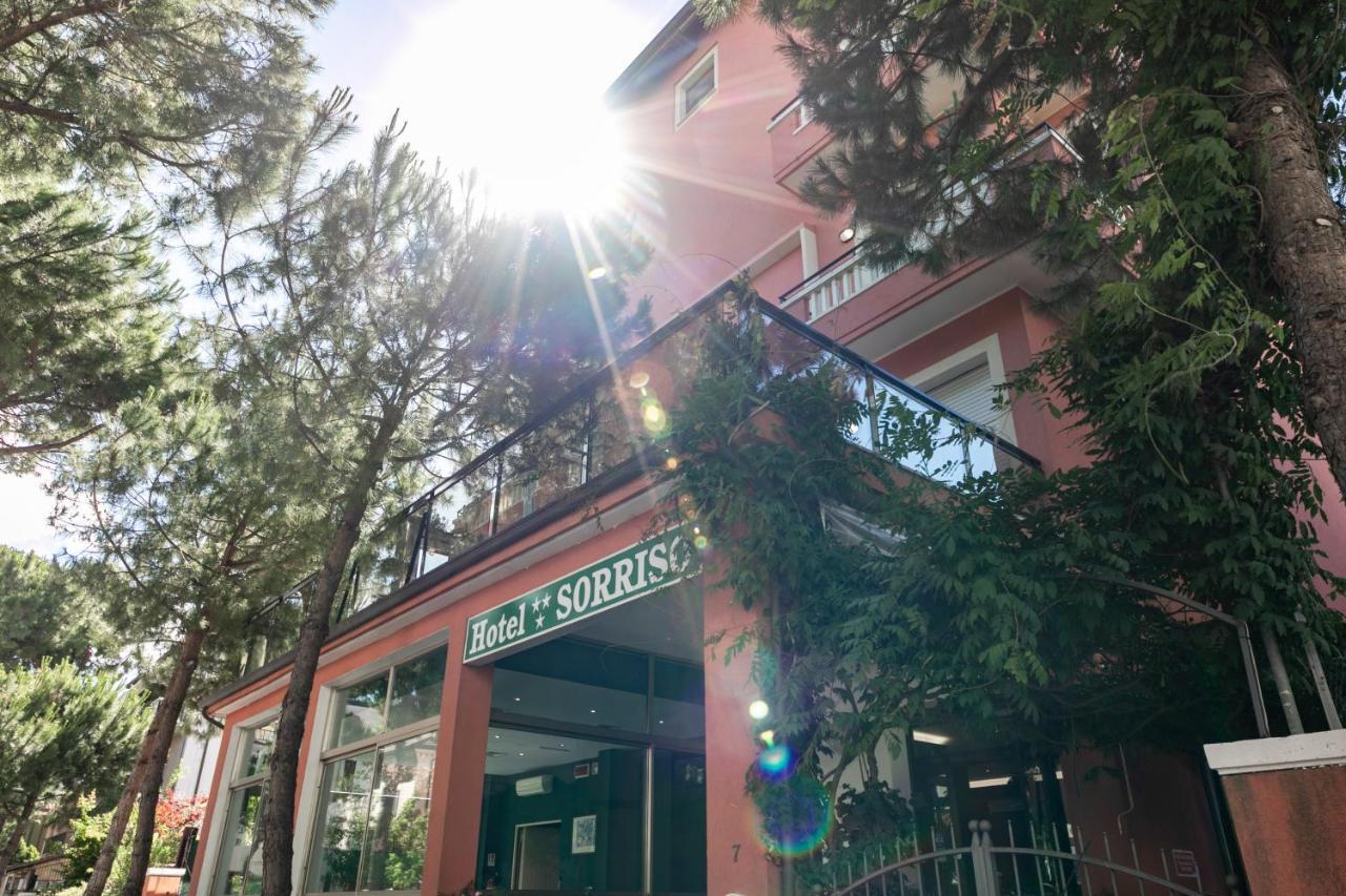 Hotel Sorriso Римини Екстериор снимка