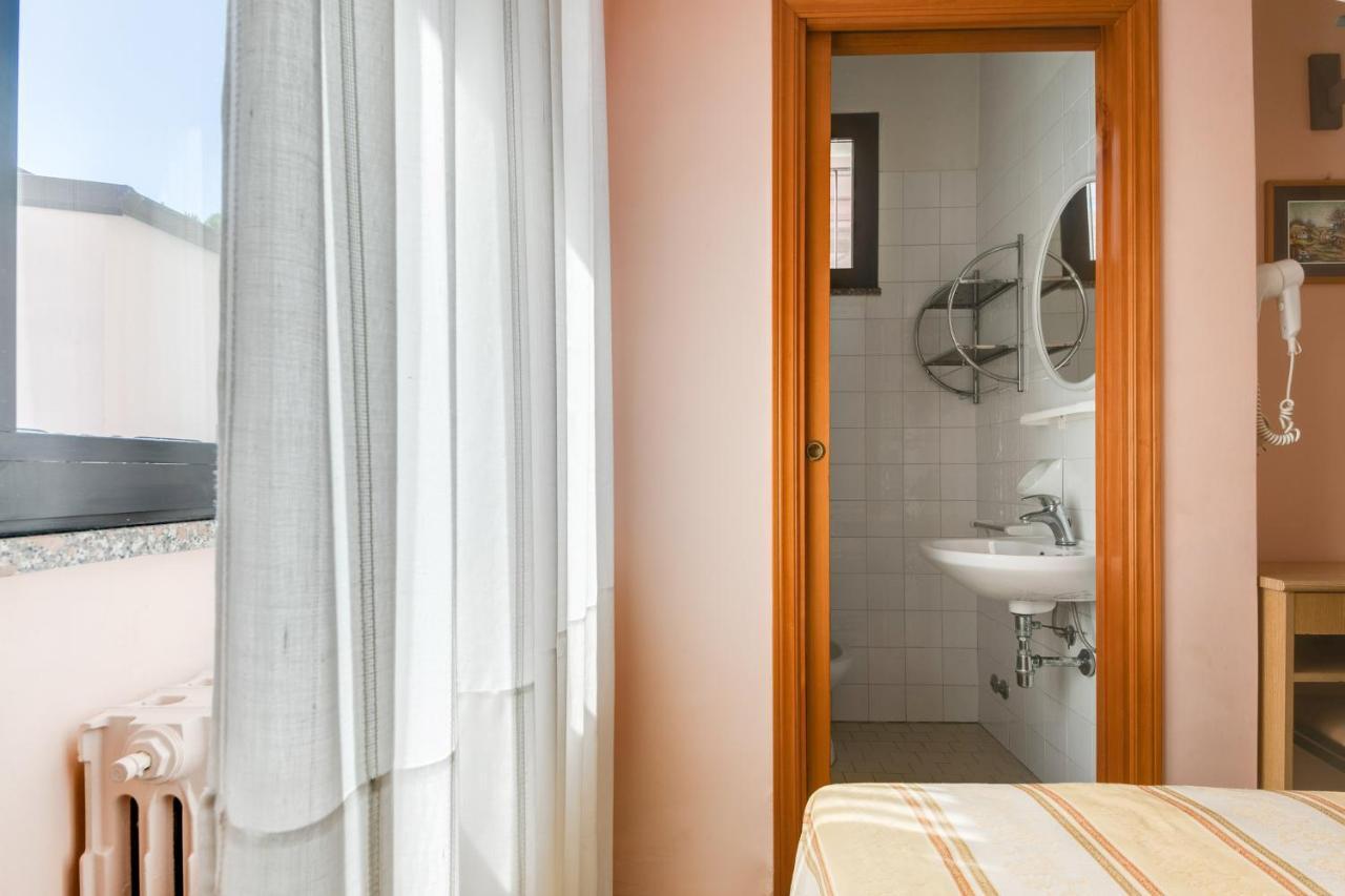 Hotel Sorriso Римини Екстериор снимка