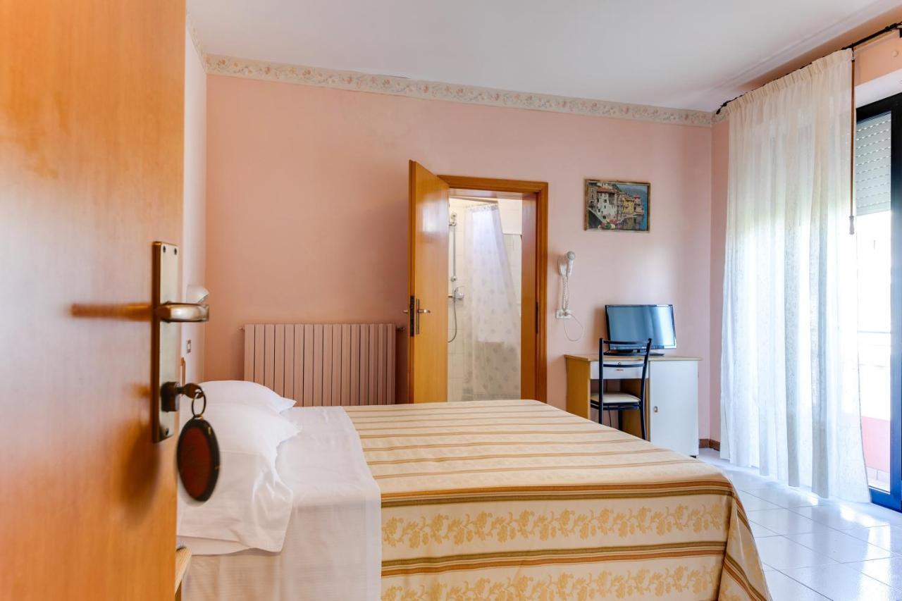 Hotel Sorriso Римини Екстериор снимка