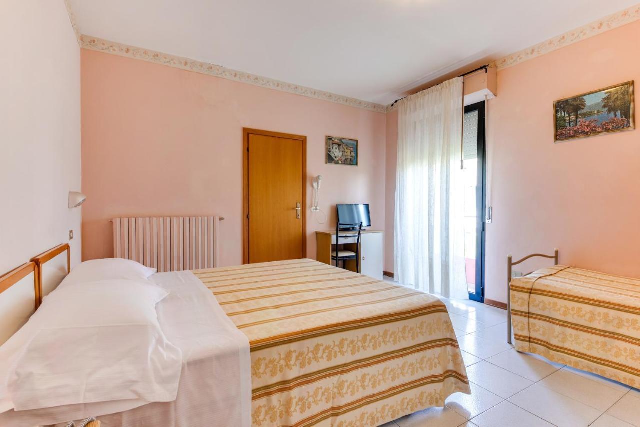 Hotel Sorriso Римини Екстериор снимка