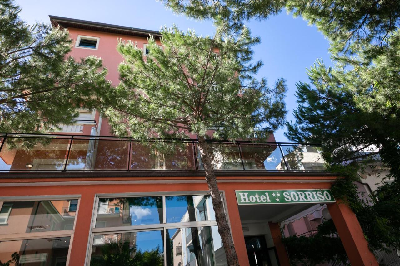 Hotel Sorriso Римини Екстериор снимка