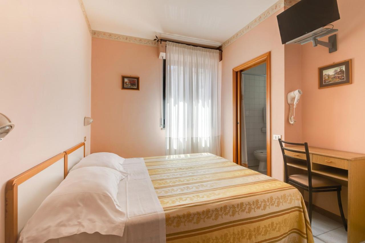 Hotel Sorriso Римини Екстериор снимка